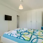 Sanja Villa *